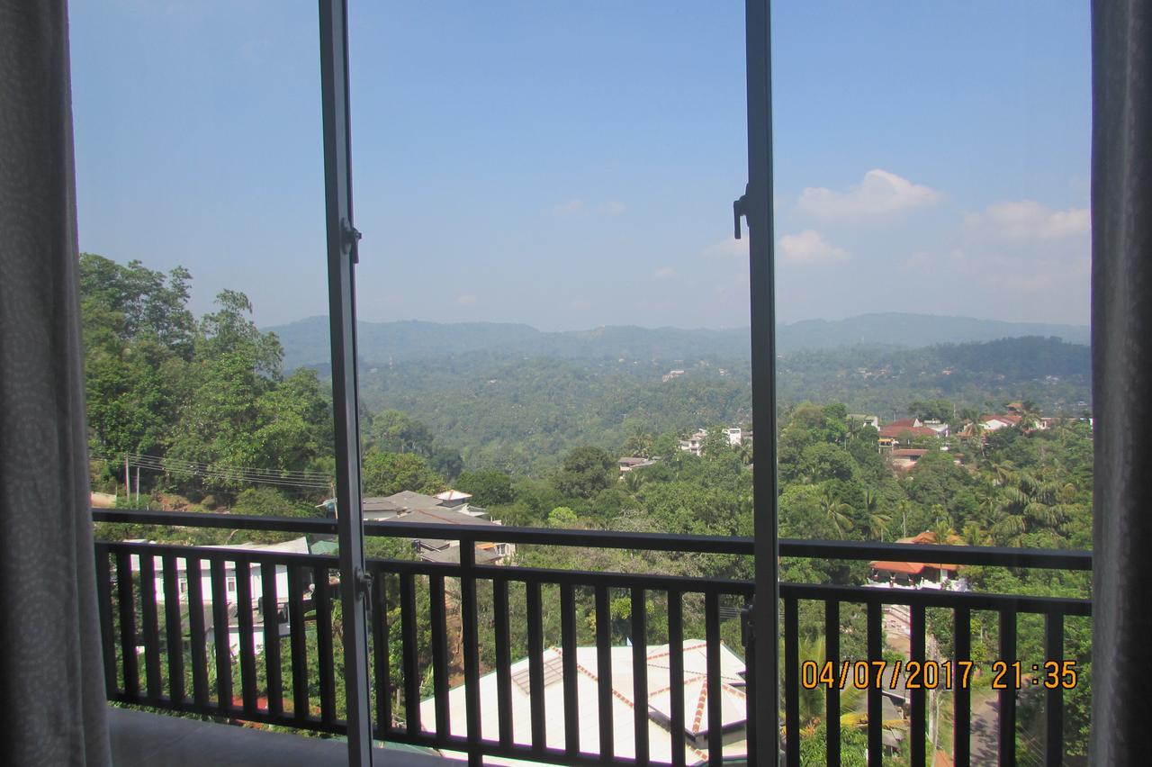 Red Chillies Tourist Inn Kandy Extérieur photo