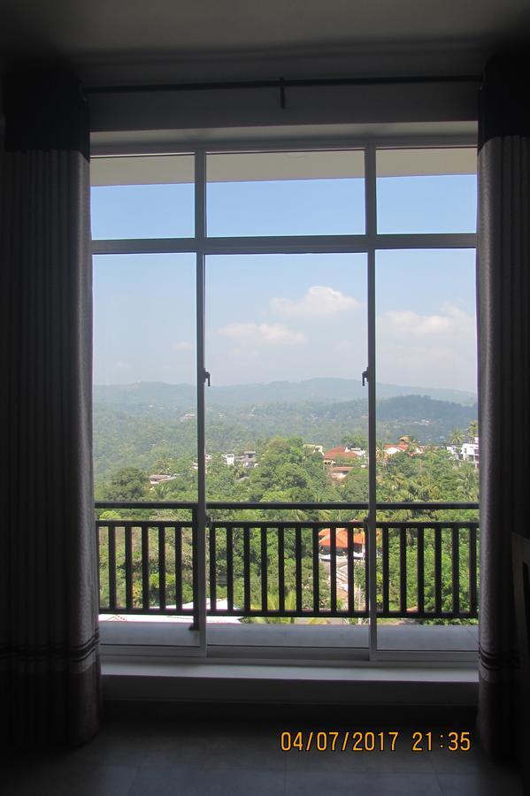 Red Chillies Tourist Inn Kandy Extérieur photo